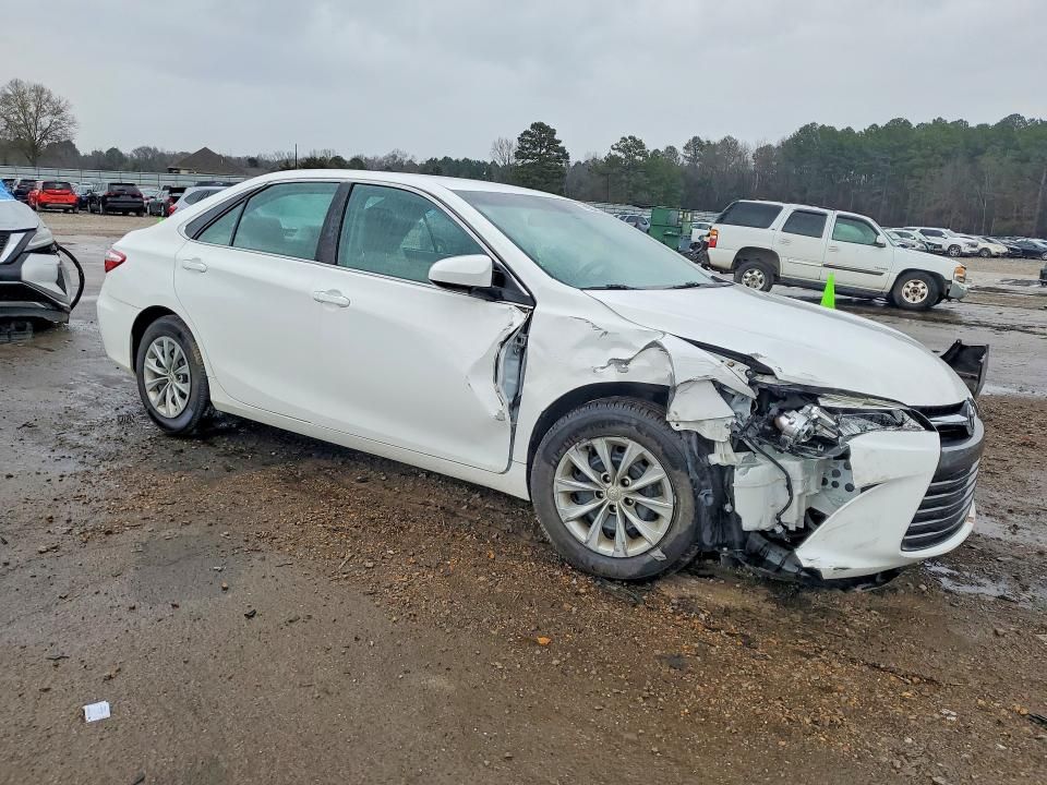 2015 Toyota Camry le