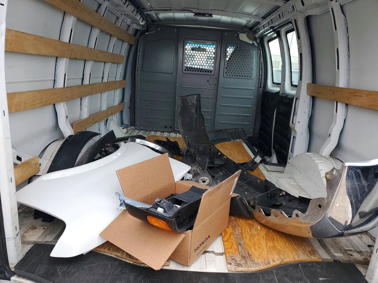 2015 GMC Savana 2500 Delivery van