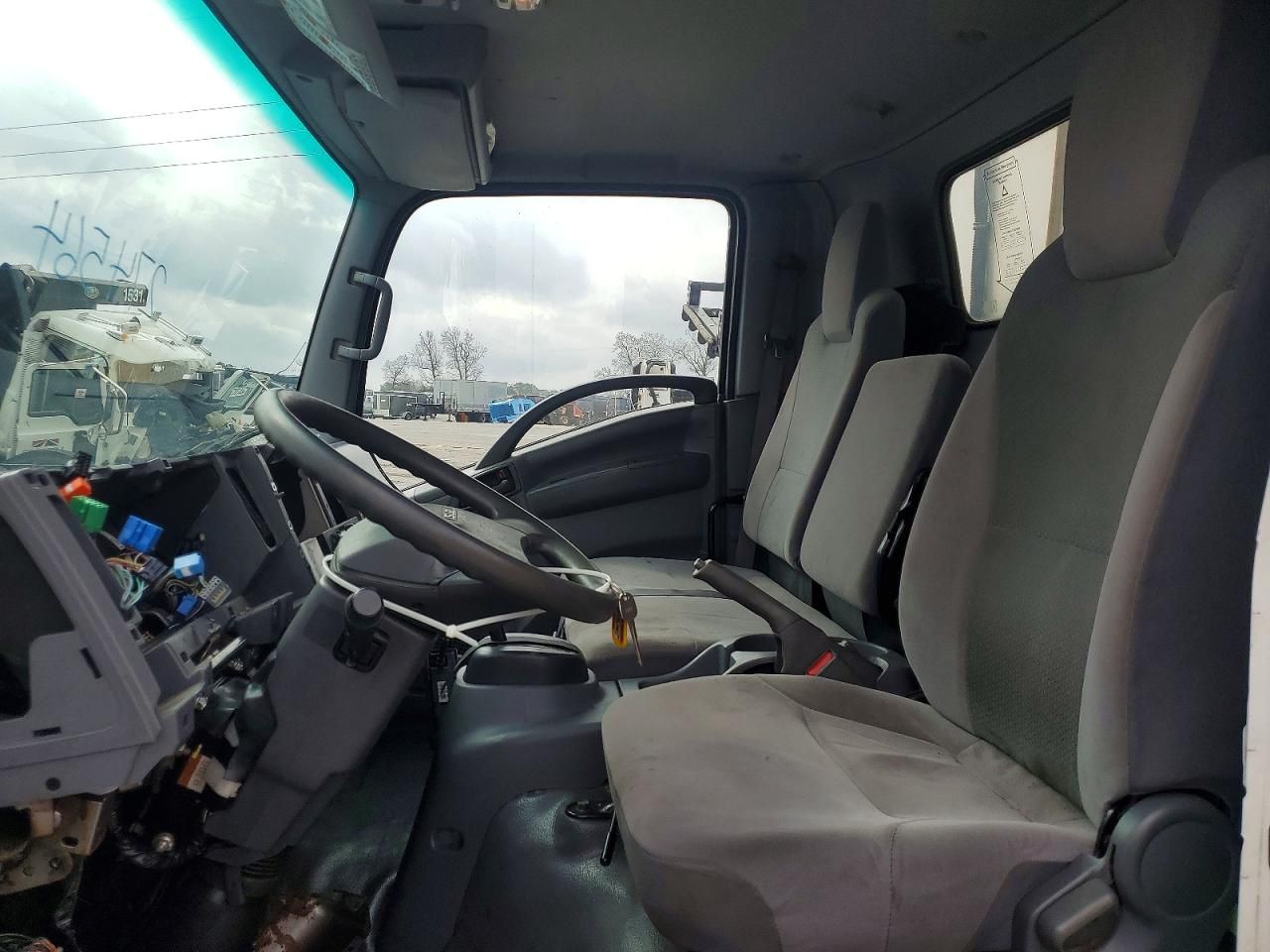 2019 Isuzu NRR Refrigerated BOX Truck