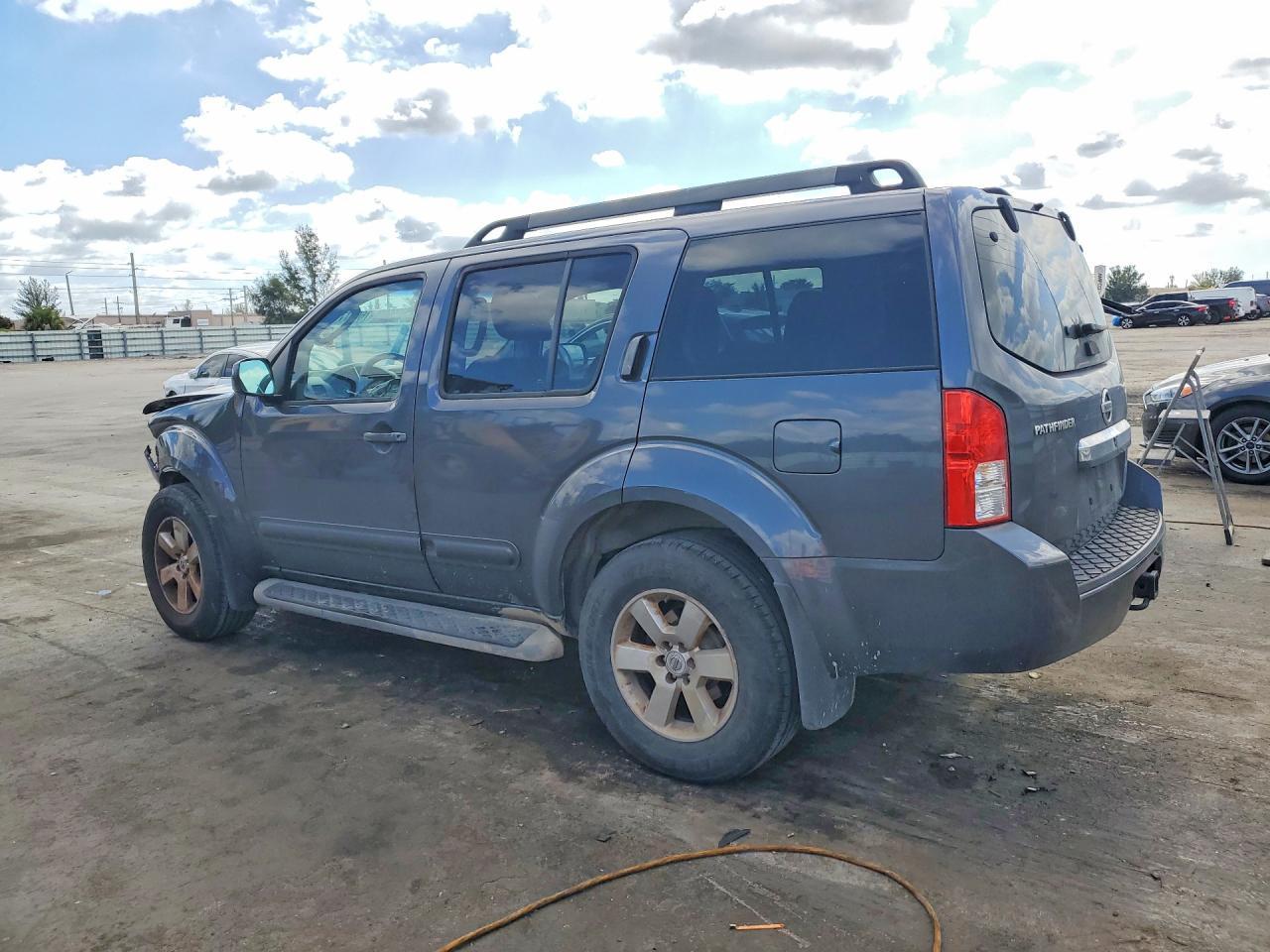 2012 Nissan Pathfinder s