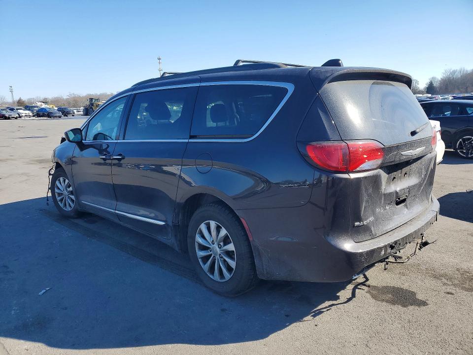 2017 Chrysler Pacifica Touring l