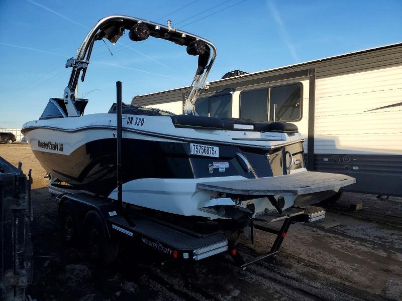 2019 Mastercraft XT22-Inboard Engine