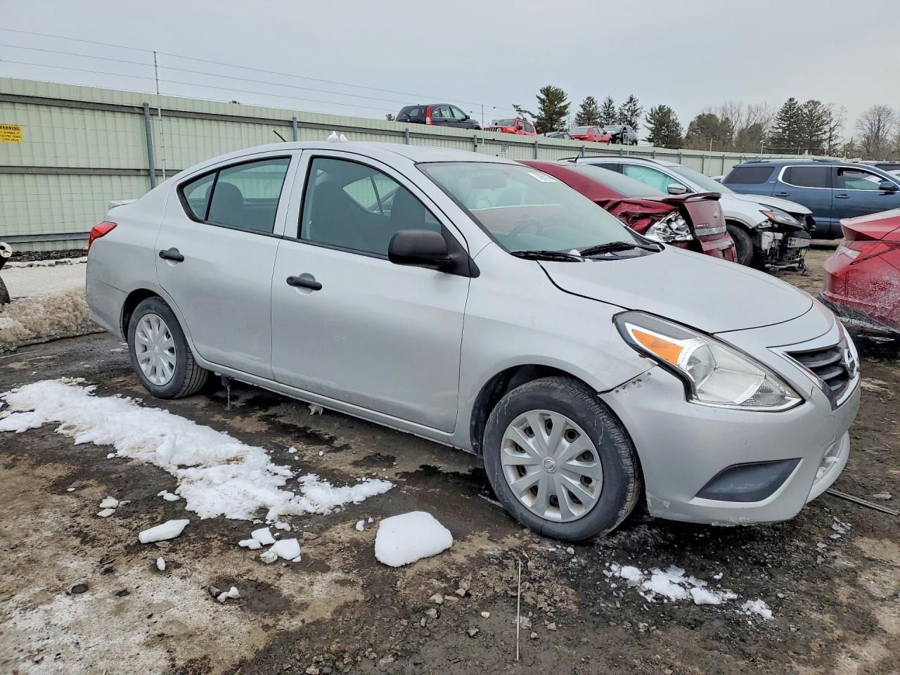 2015 Niss Versa s