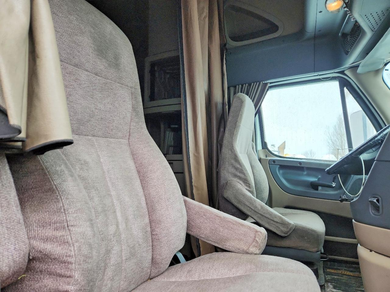 2016 Freightliner Cascadia 125