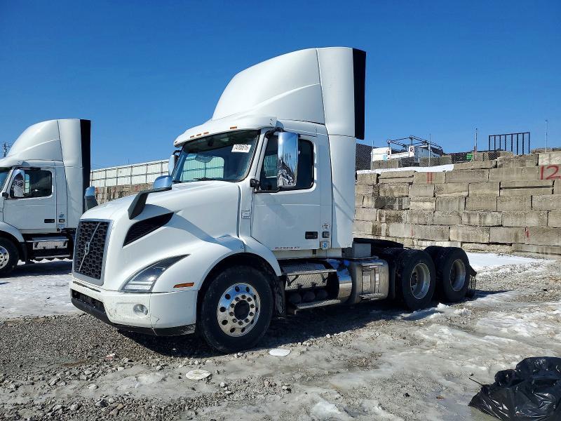 2020 Volvo VNR Semi Truck