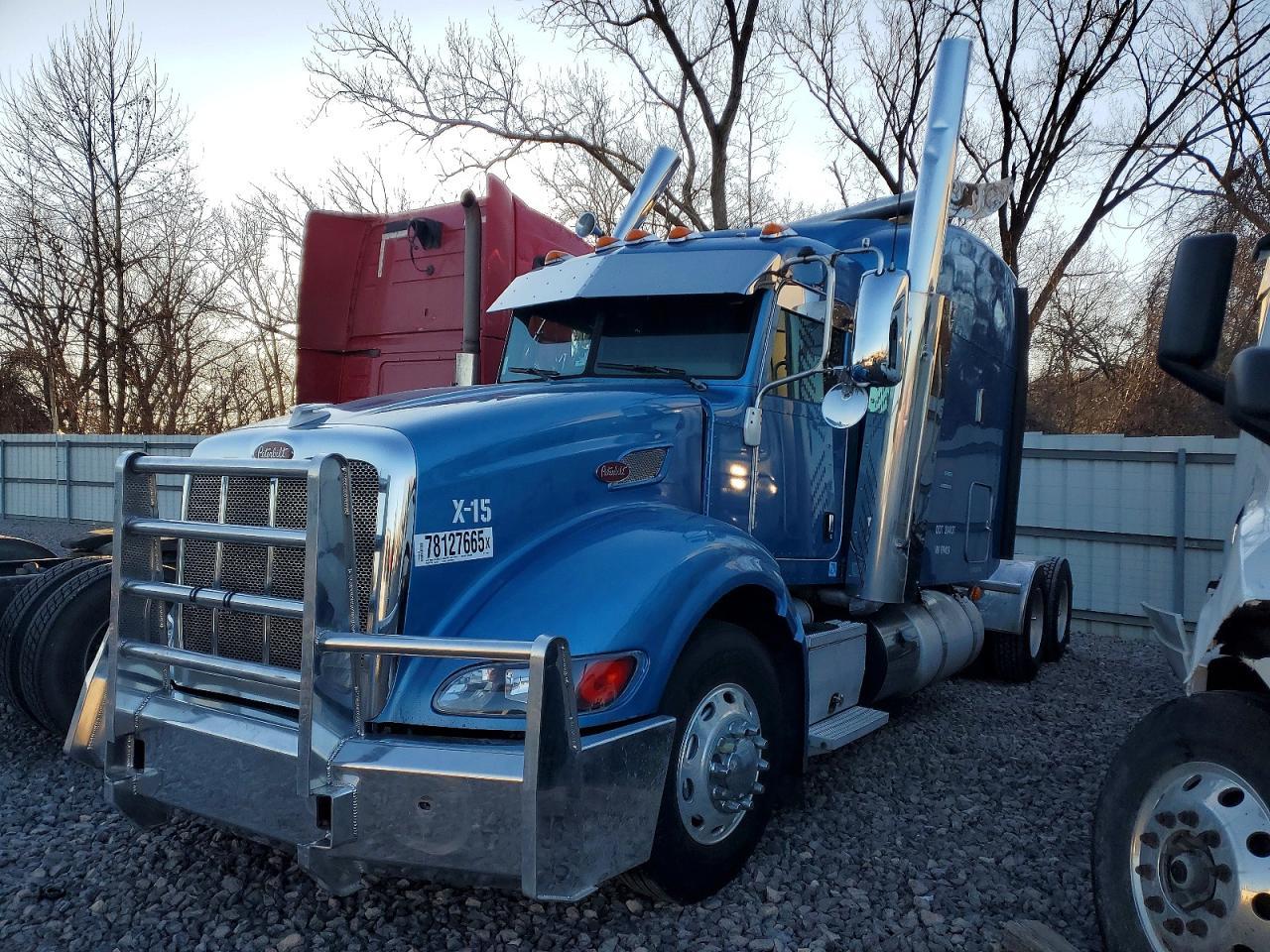 2013 Peterbilt 386 Semi Truck