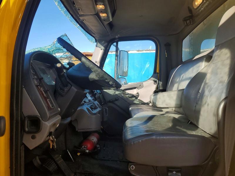 2017 Freigliner 2017 Freightliner Business Class M2 BOX Truck