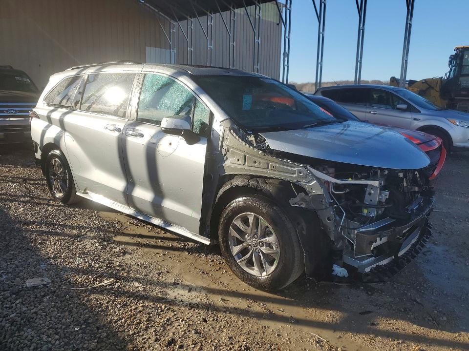 2025 Toyota Sienna xle 8-passenger