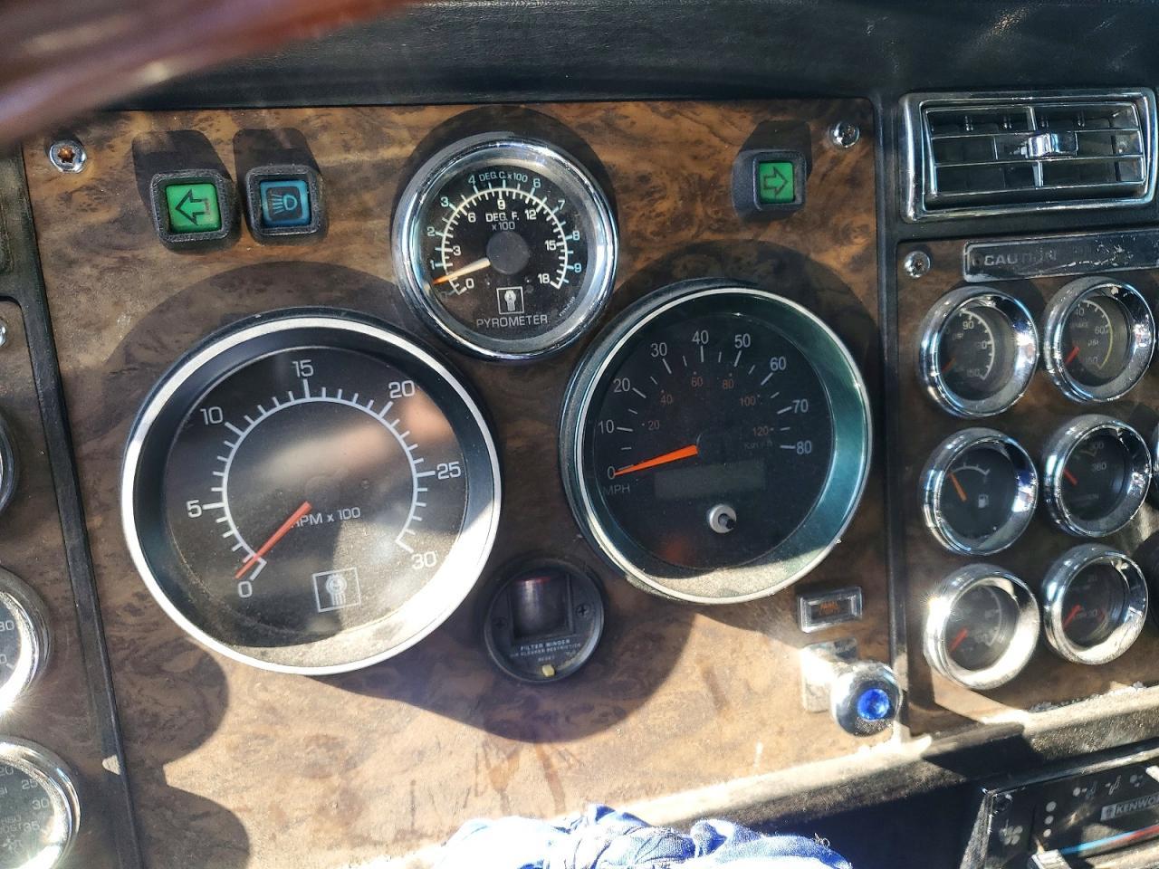 1995 Kenworth T600 Semi Truck