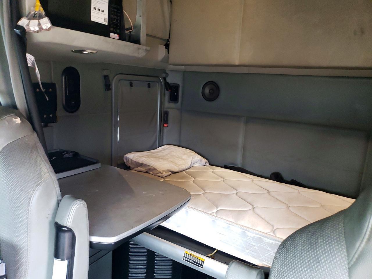2019 Kenworth T680 Semi Truck