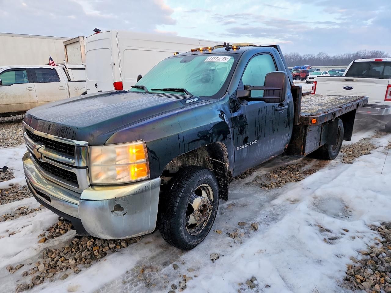 2009 Chevrolet Silverado Flatbed Truck
