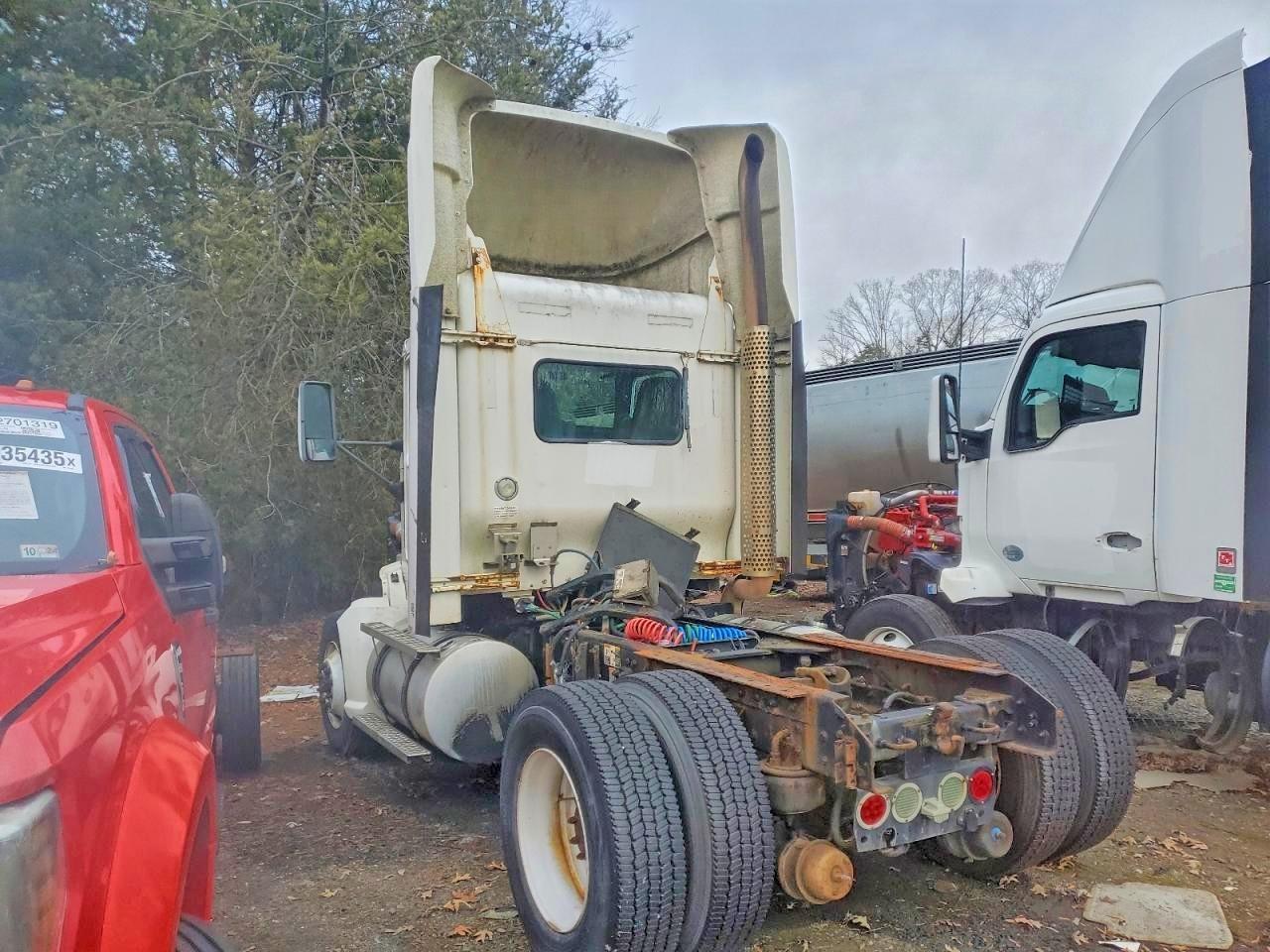 2013 Kenworth T600 Semi Truck