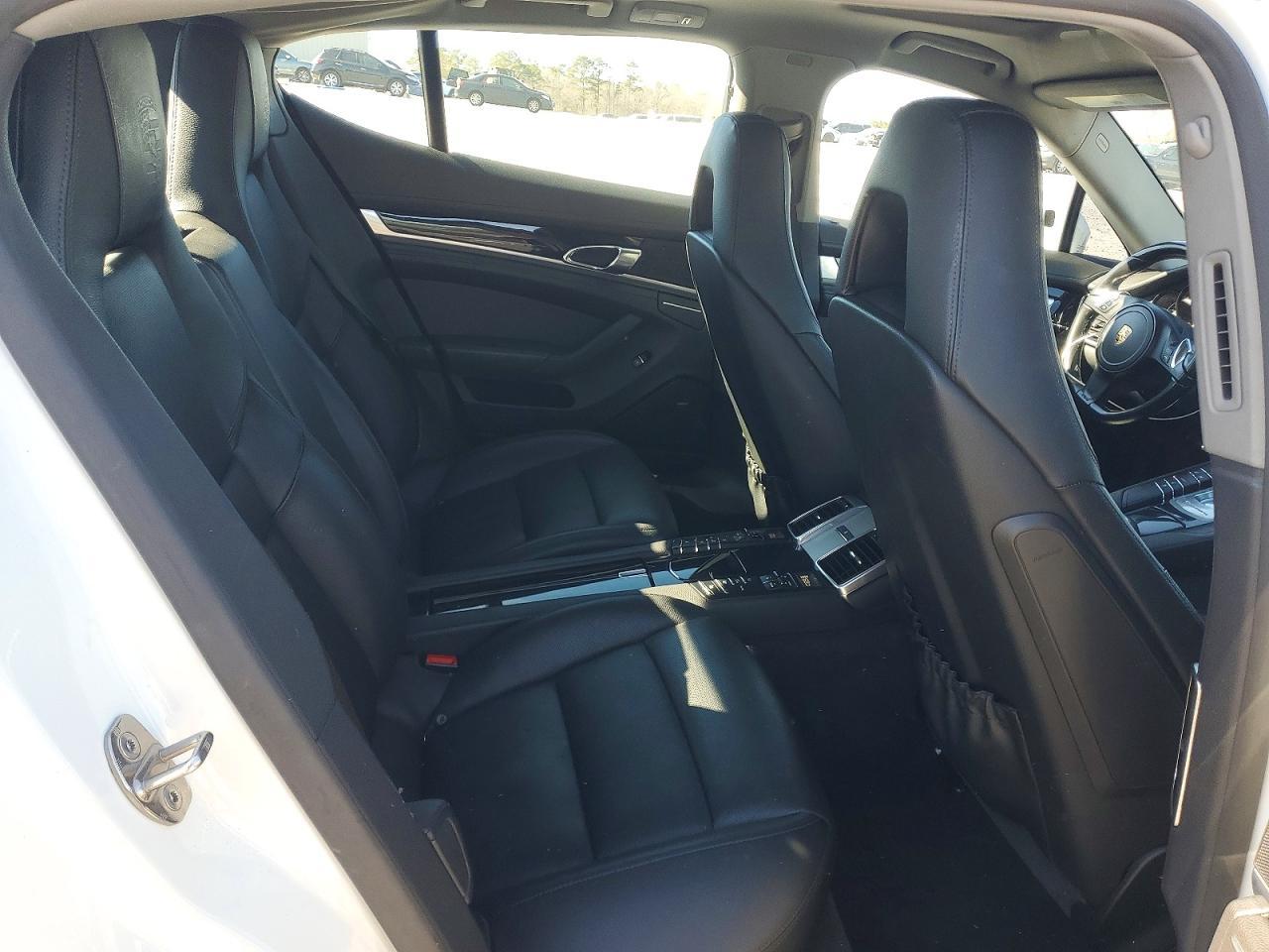 2016 Porsche Panamera 2