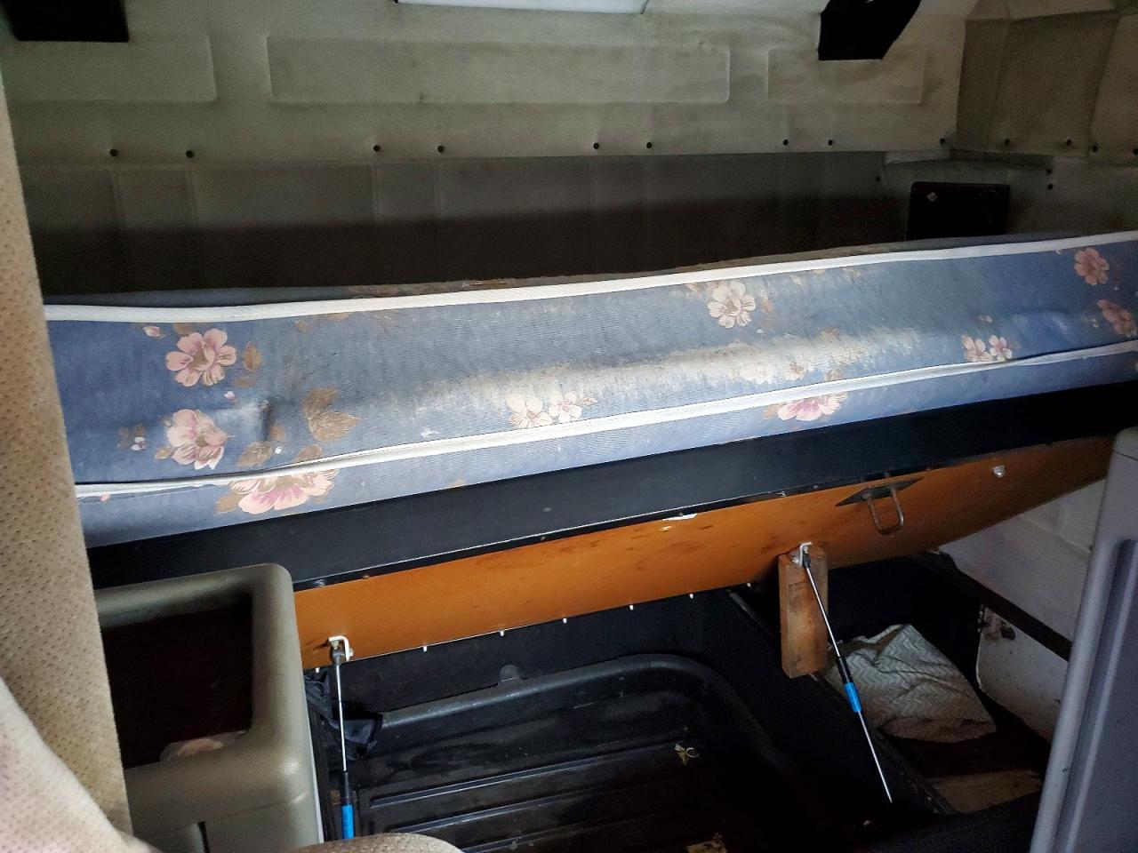 2001 Freigliner 2001 Freightliner Convention Semi Truck