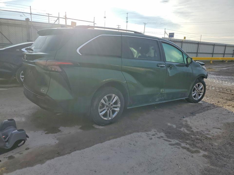 2025 Toyota Sienna xle 7-passenger