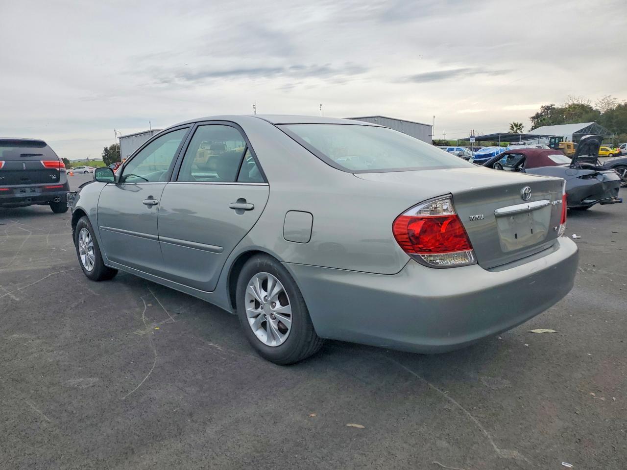 2005 Toyota Camry le