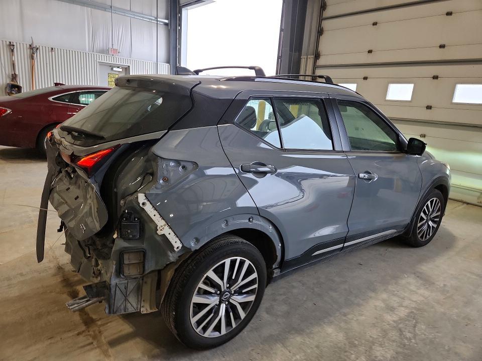 2023 Nissan Kicks sr