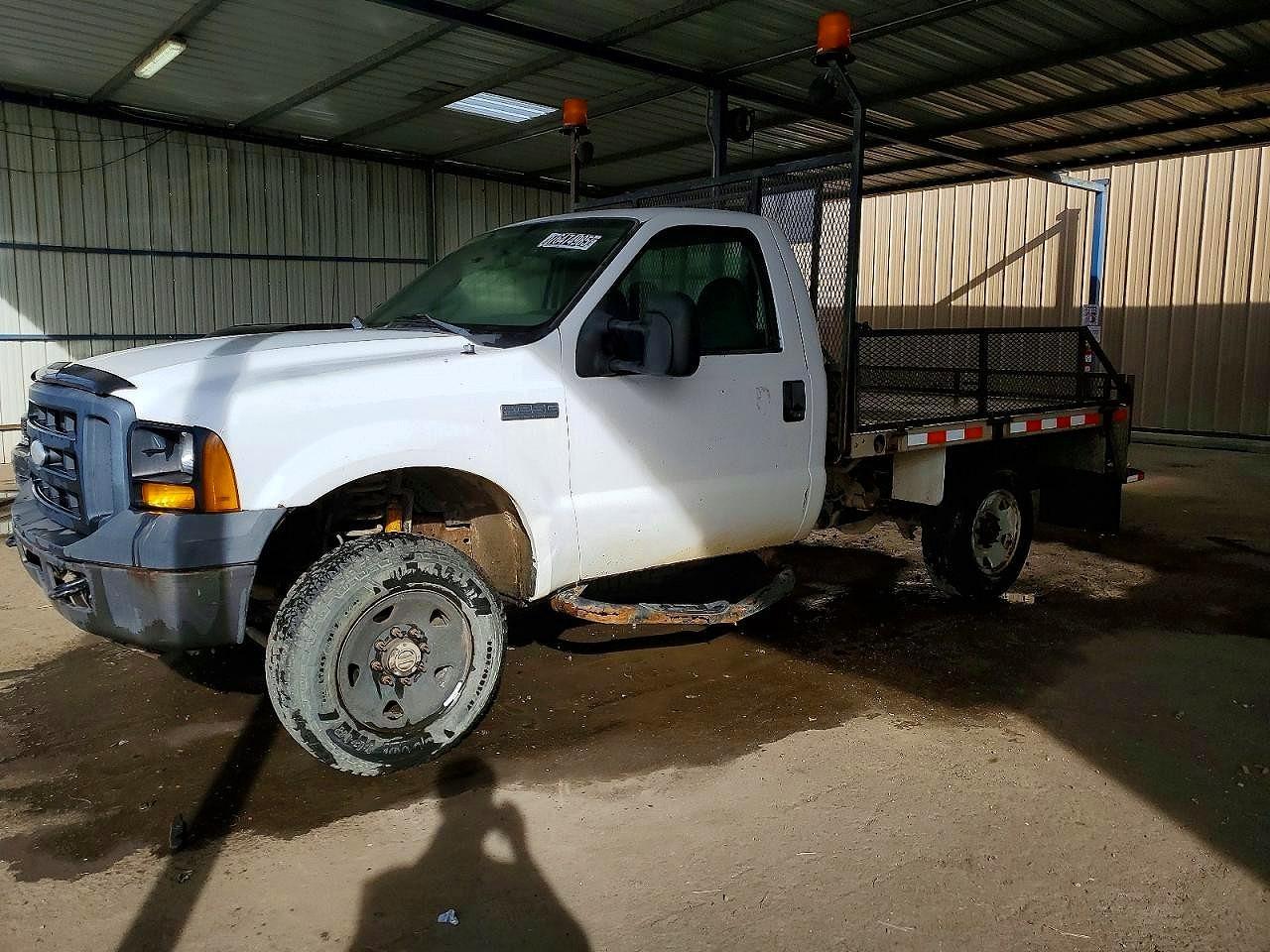 2006 Ford F250 Super Duty Flatbed Truck
