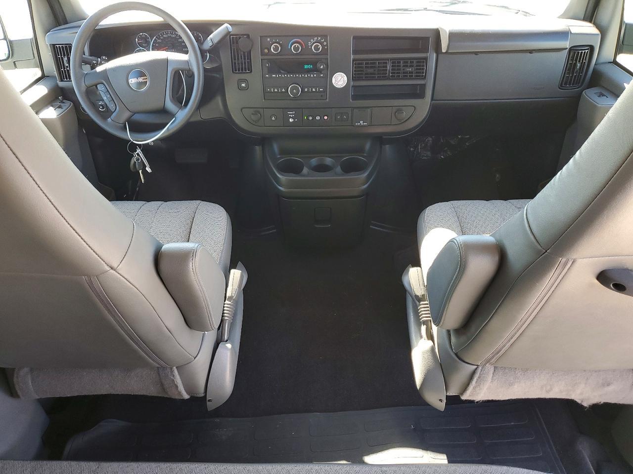 2025 GMC Savana G3500 LT