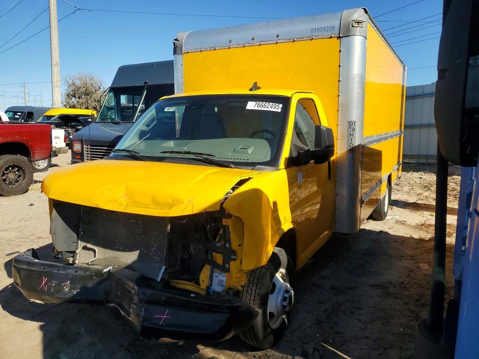 2022 GMC Savana Cut-box Truck