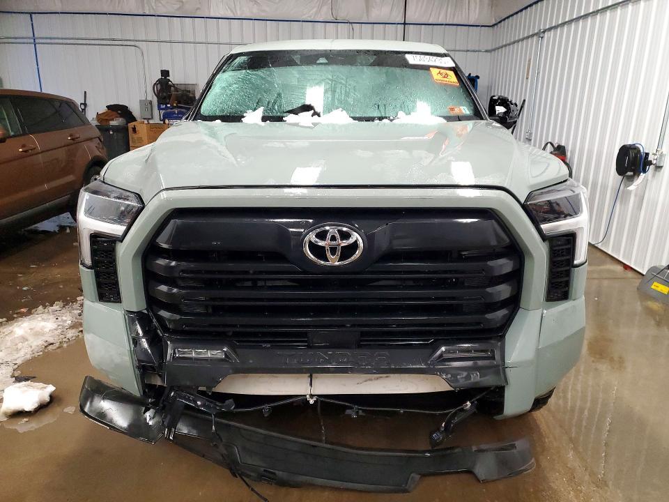 2025 Toyota Tundra Crewmax sr