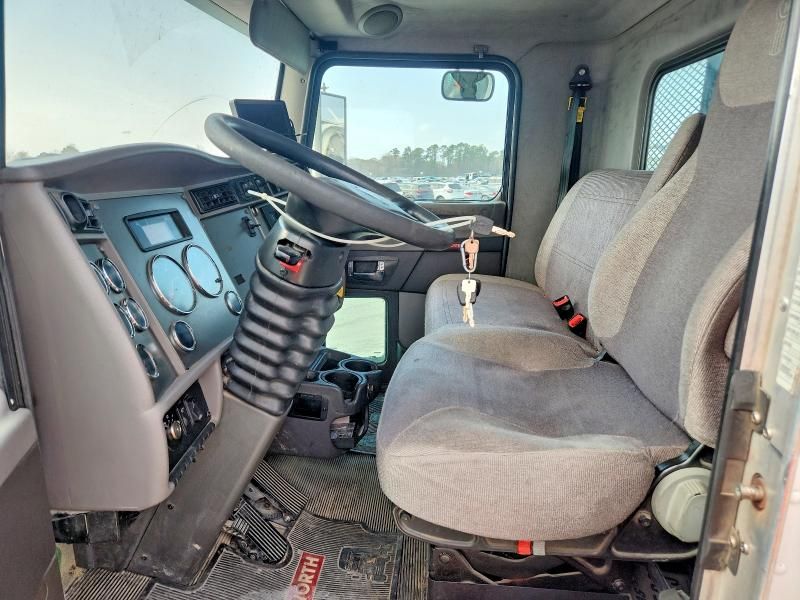 2020 Kenworth T270 Flatbed Truck