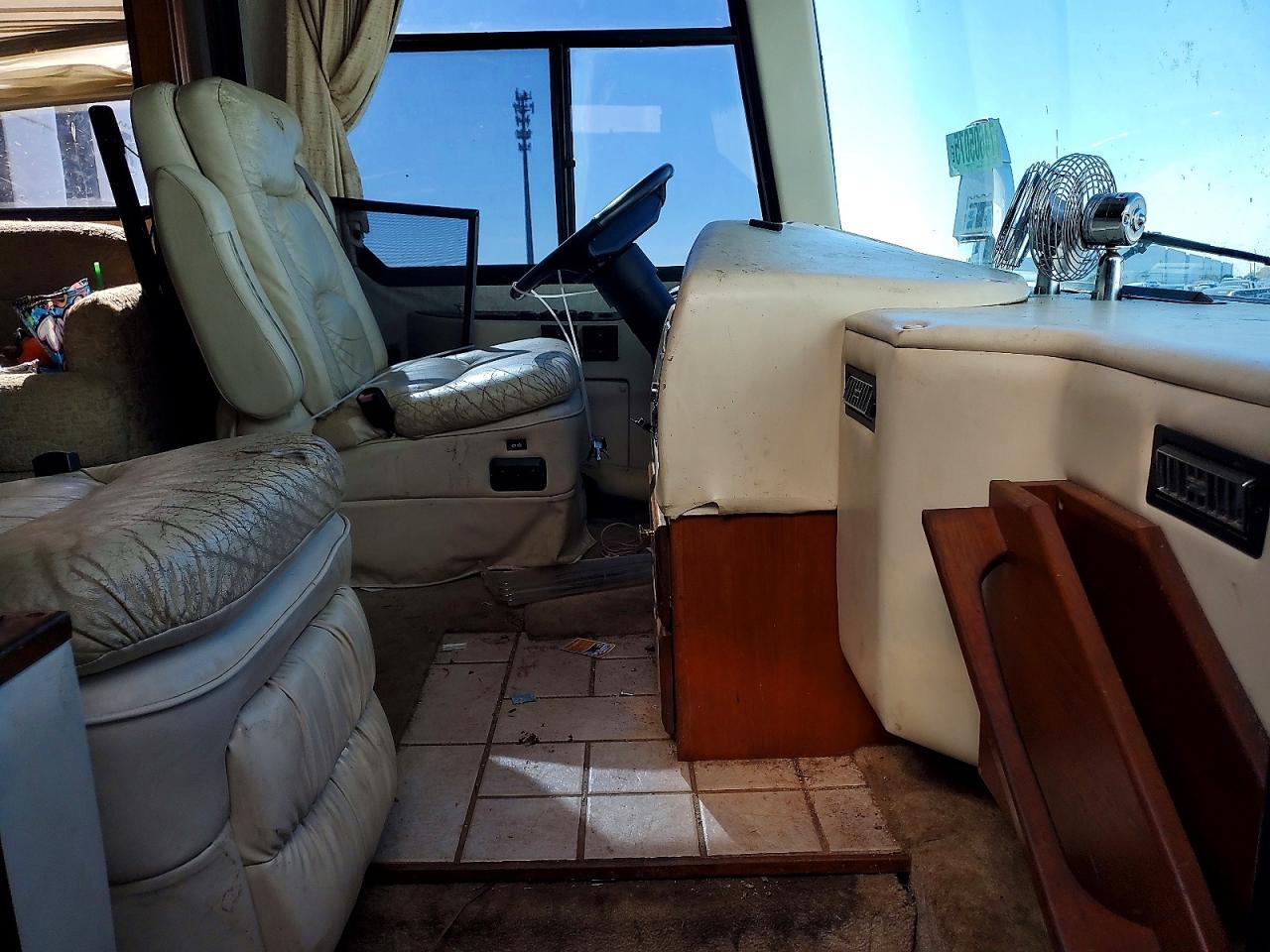 2001 Roadmaster Rail Executive Signature