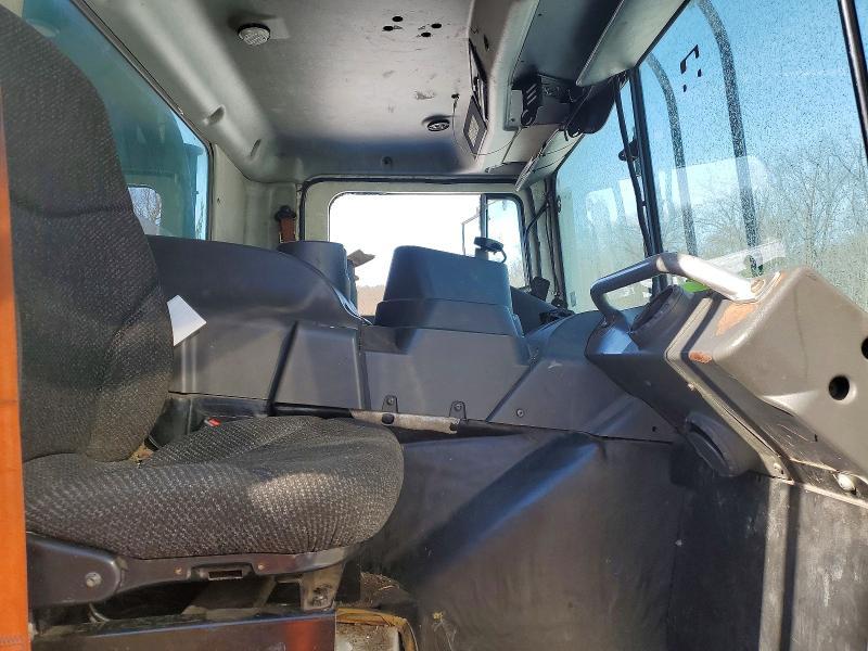 2016 Mack MRU613 Refuse Truck