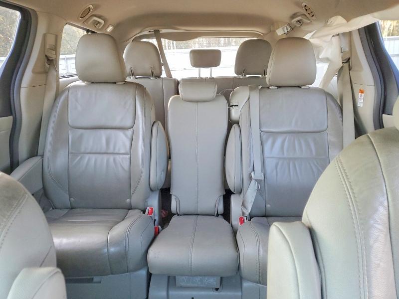 2015 Toyota Sienna xle 8-passenger
