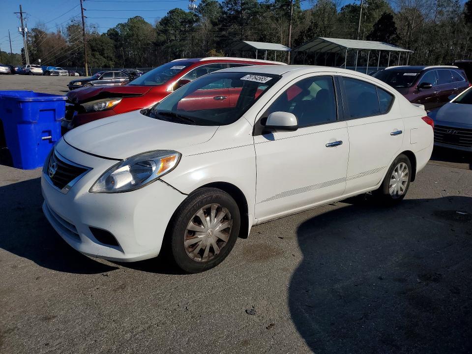 2013 Nissan Versa 1.6 s