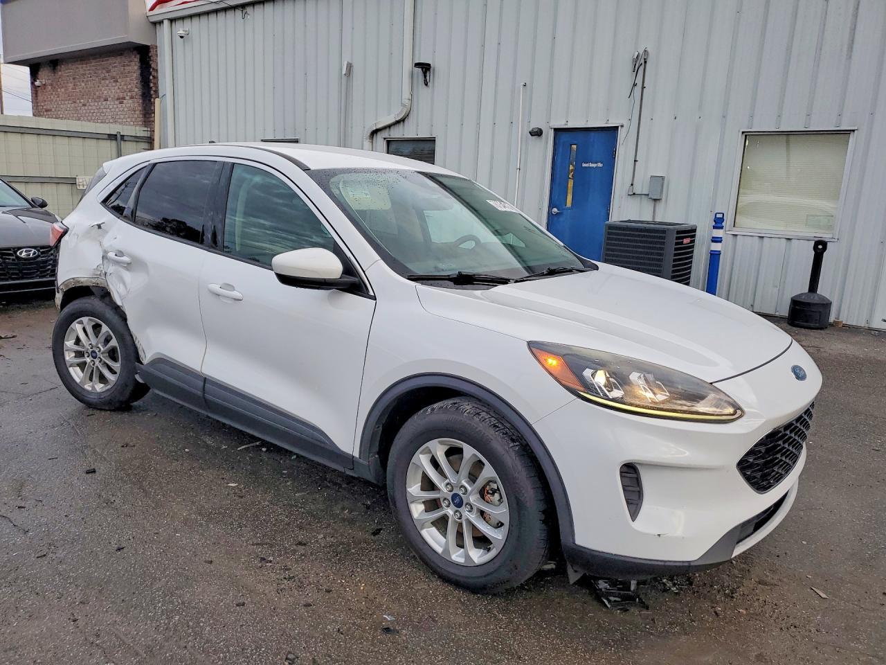 2020 Ford Escape se