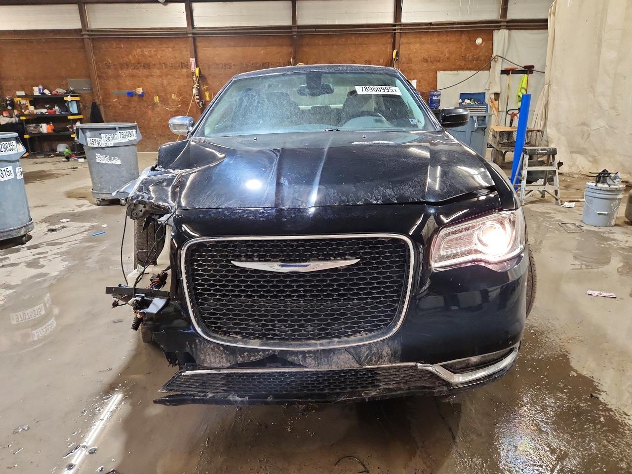 2016 Chrysler 300 Limited