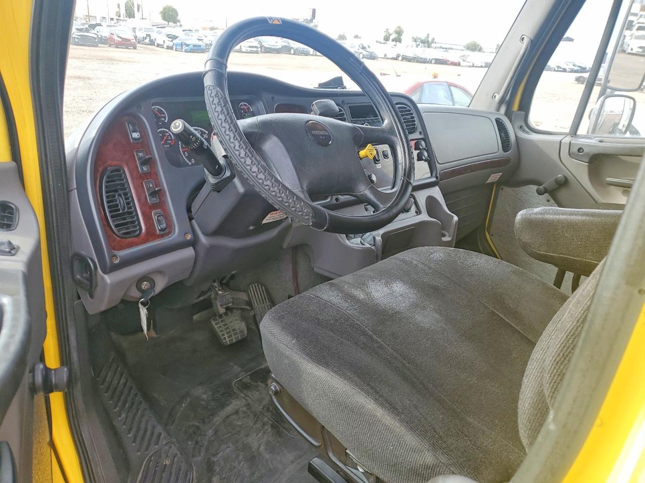 2016 Freightliner Business Class M2 BOX Truck