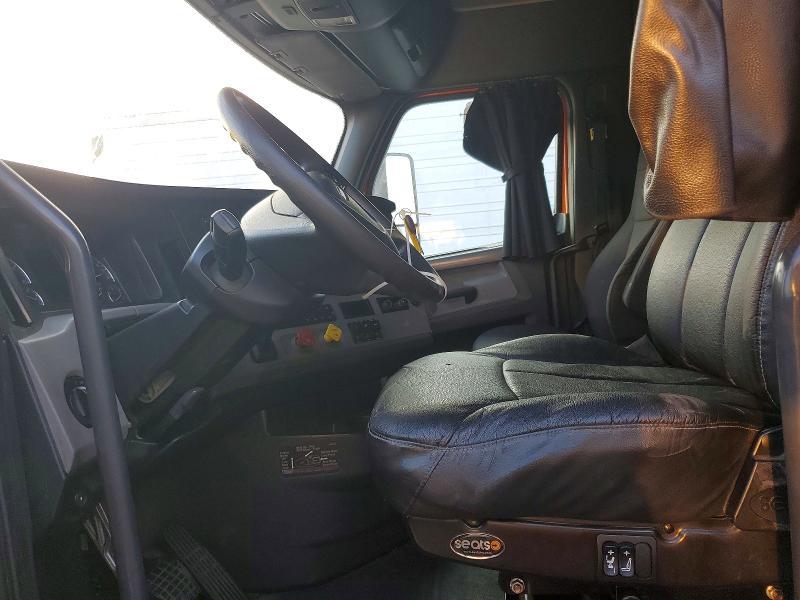 2020 Freigliner 2020 Freightliner Cascadia 126 Semi Truck