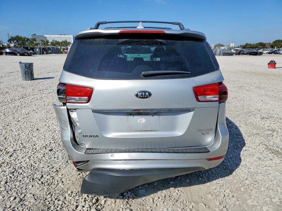 2016 KIA Sedona lx