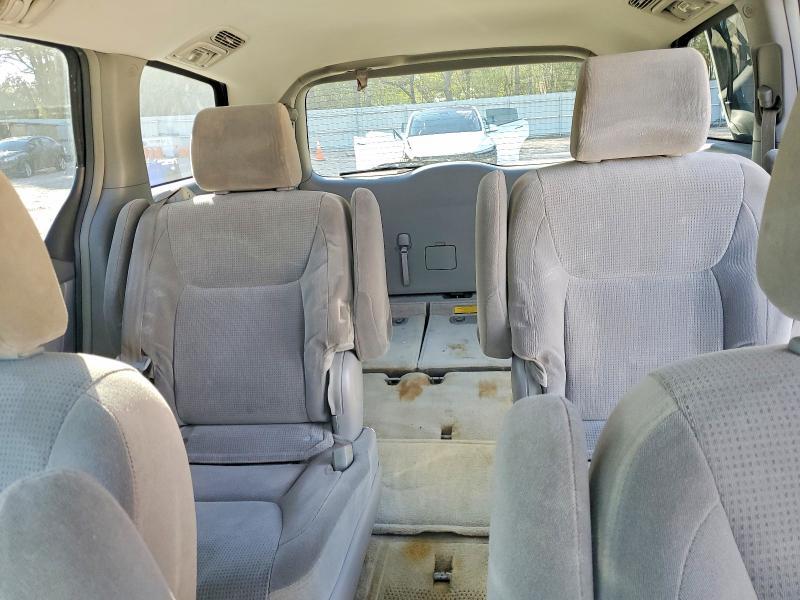 2005 Toyota Sienna le 7 Passenger