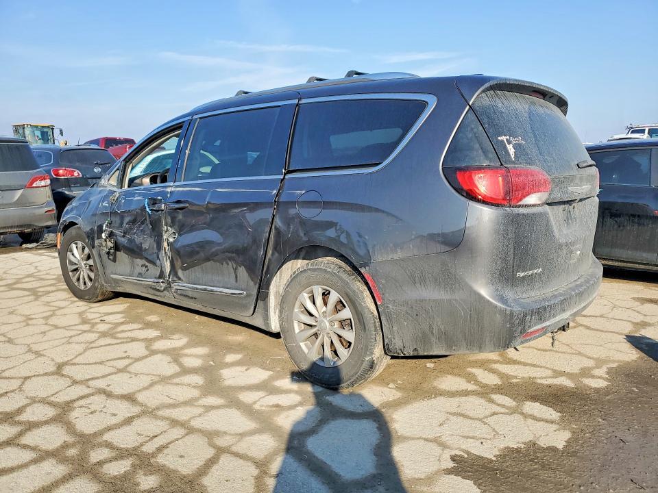 2019 Chrysler Pacifica Touring l