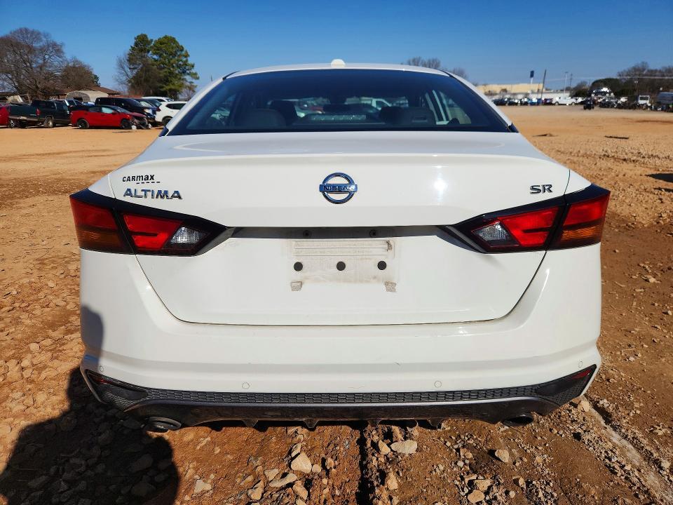 2020 Niss Altima sr