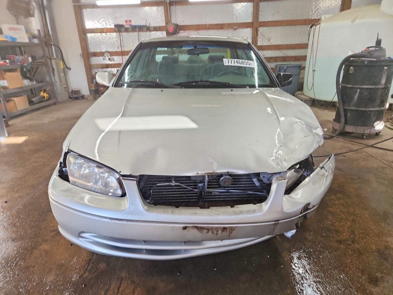 2000 Toyota Camry le