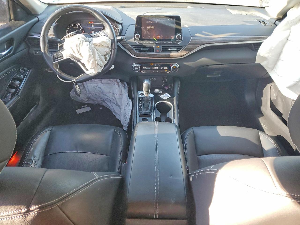 2020 Niss Altima