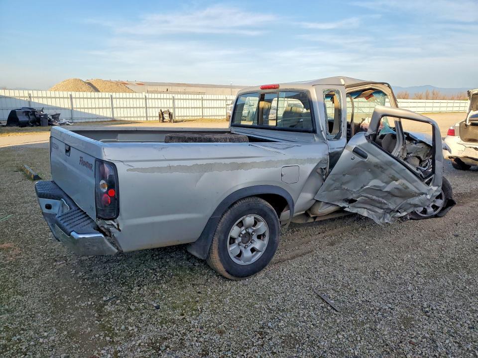 1998 Niss Frontier King Cab XE