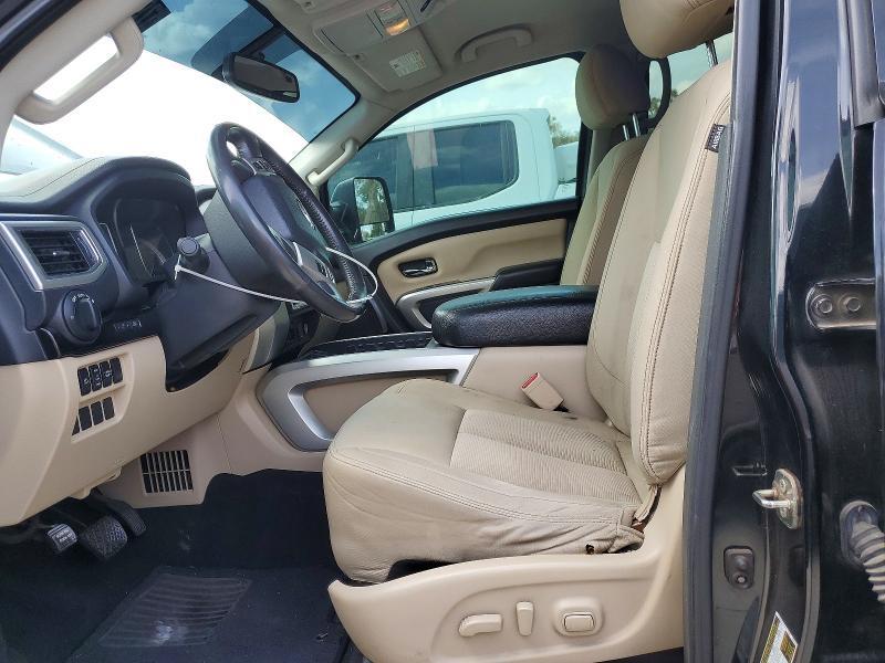 2017 Nissan Titan sv