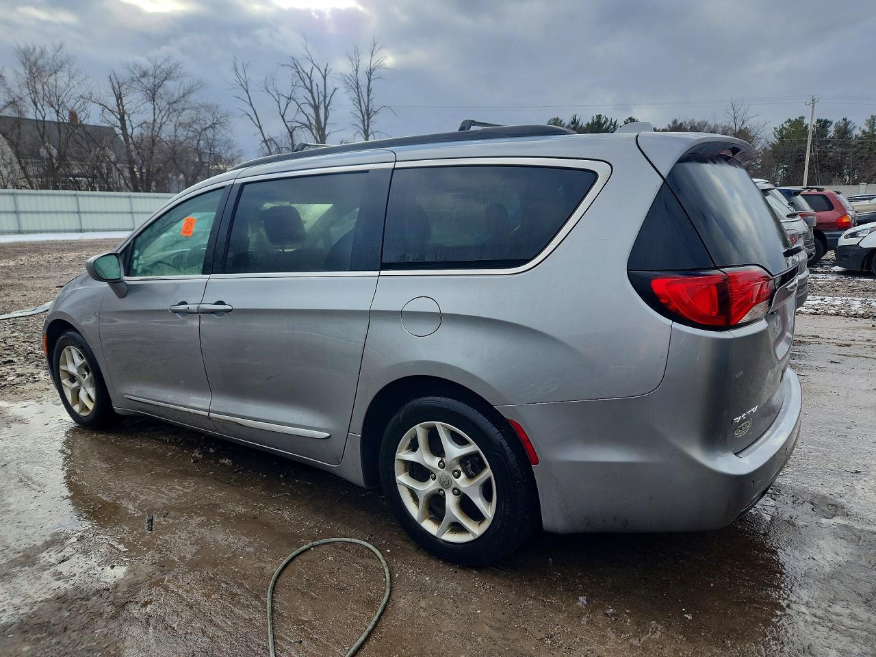 2017 Chrysler Pacifica Touring l