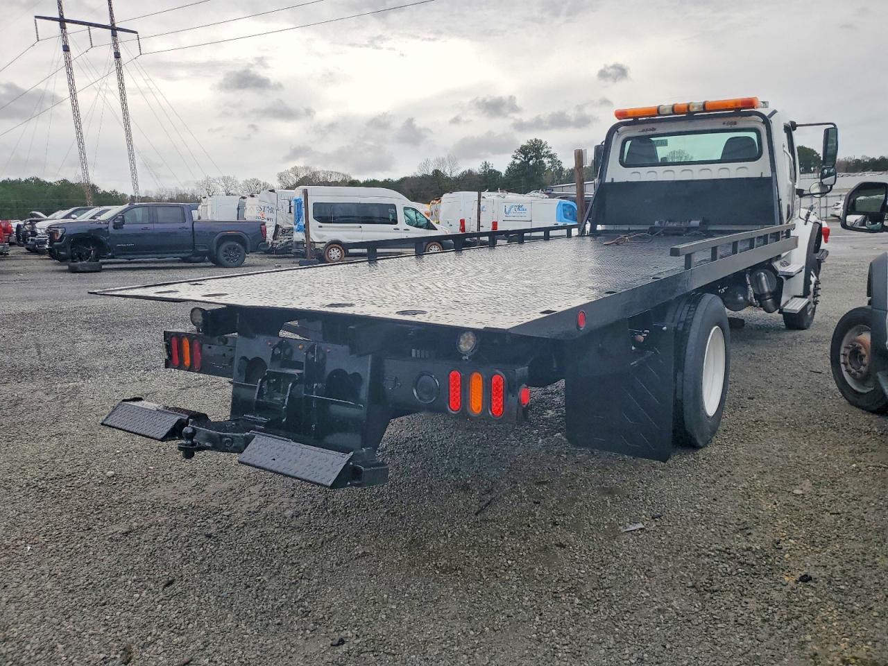 2016 Freigliner 2016 Freightliner M2 106 MED