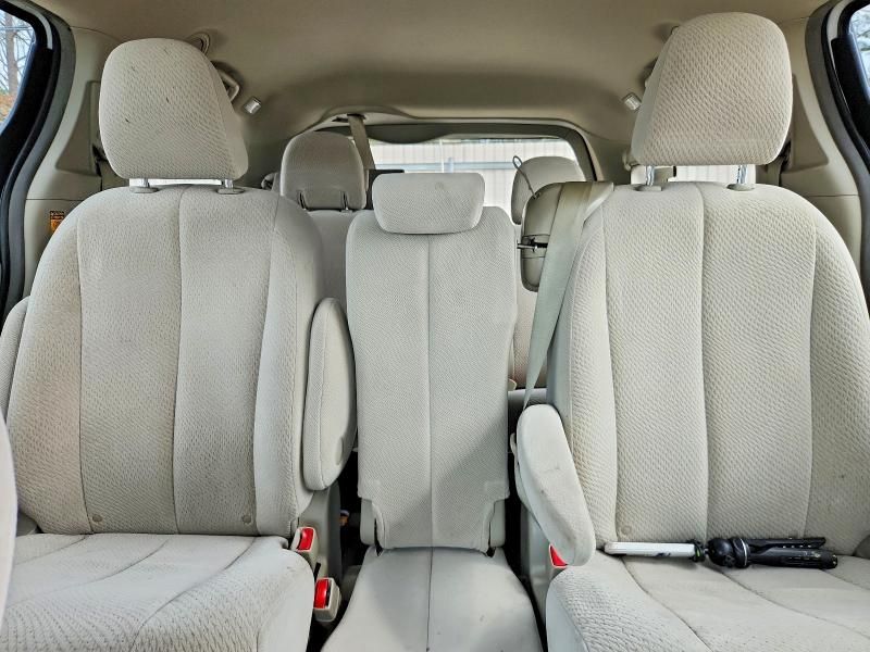 2013 Toyota Sienna le