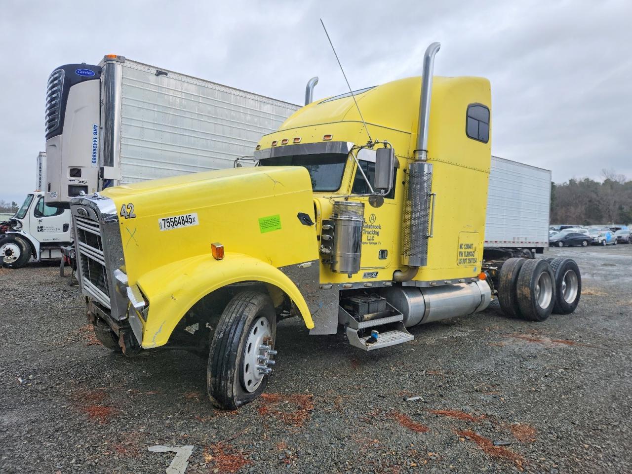 2000 Freigliner 2000 Freightliner Convention Semi Truck