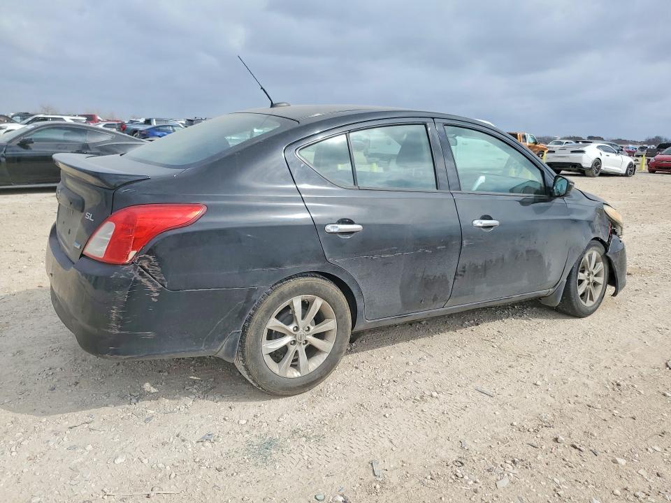 2015 Niss Versa s
