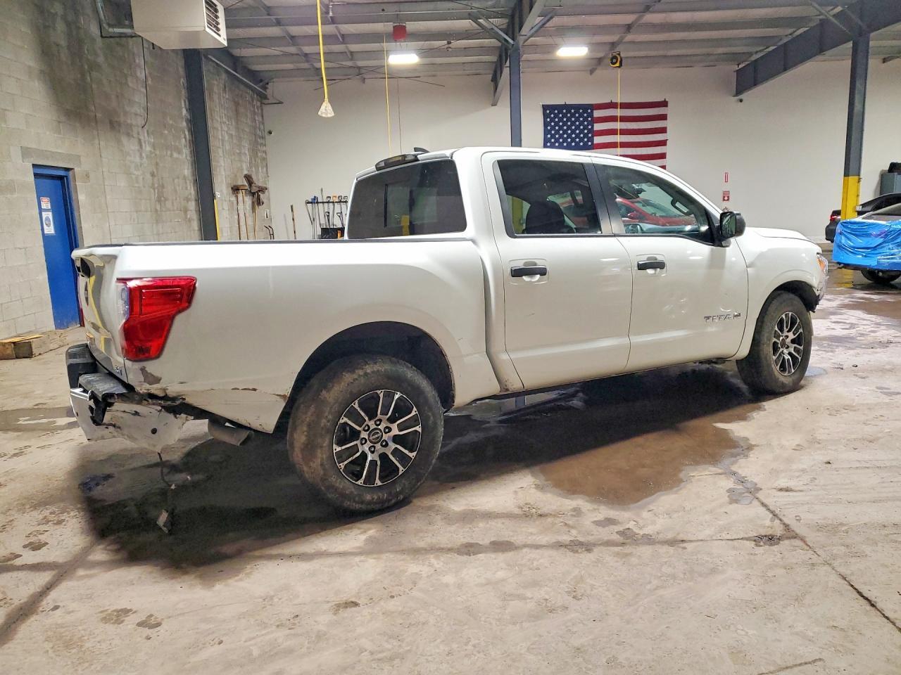 2023 Nissan Titan SV