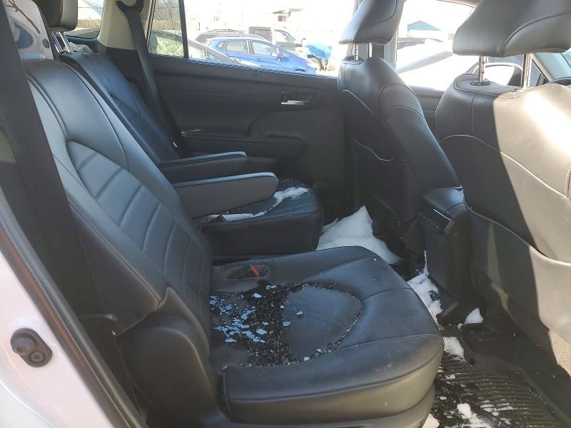 2022 Toyota Highlander xle