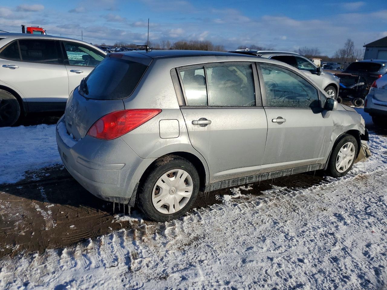 2011 Nissan Versa s